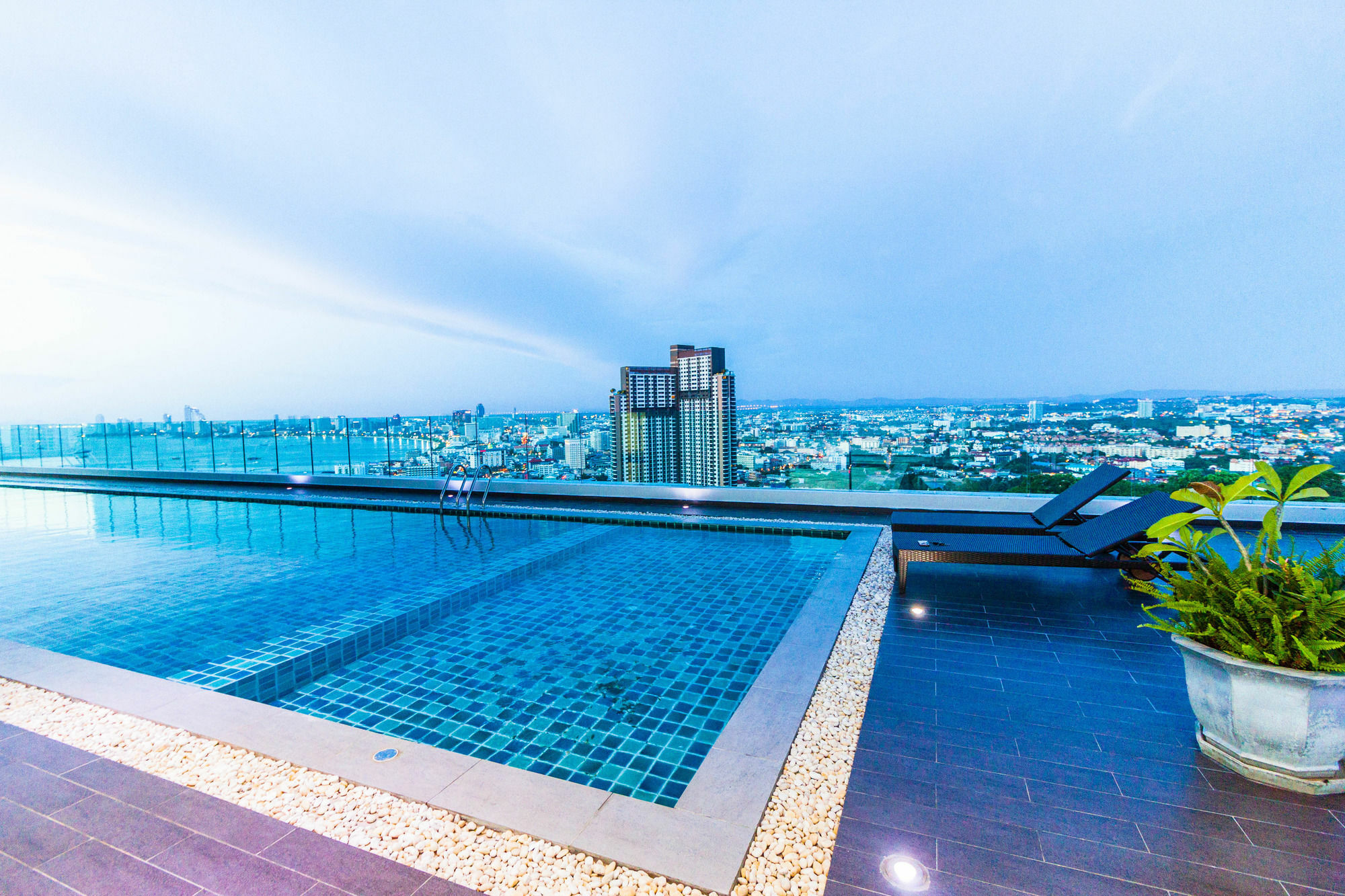 Vision Pratumnak By Pattaya Sunny Rentals Exteriör bild